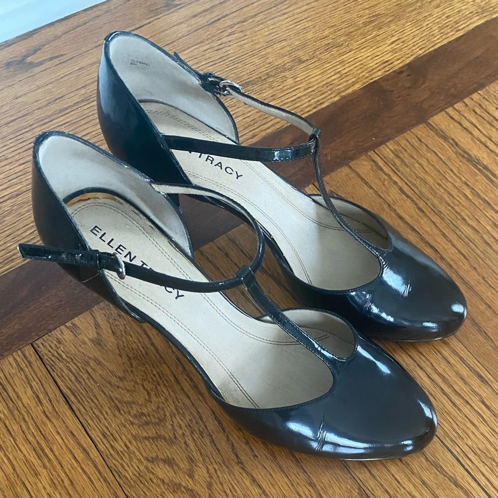 Ellen Tracy Gabriel strapped shoes